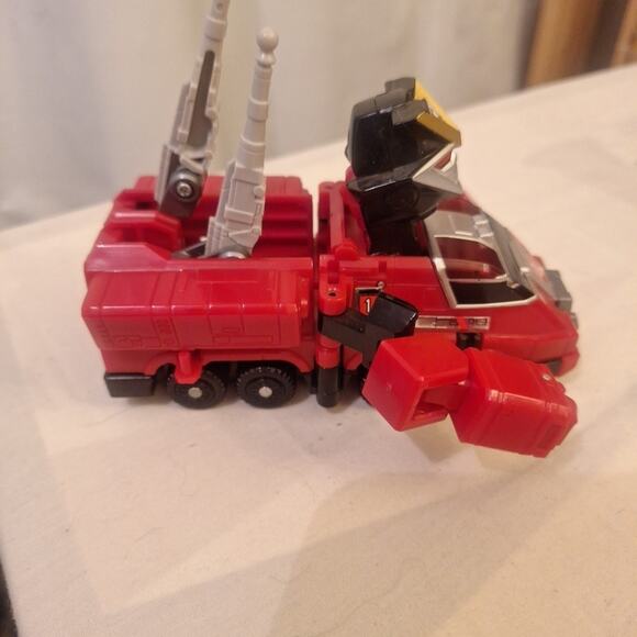 Power Rangers Turbo Deluxe Rescue Megazord Fire Truck Red 1997 - Picture 4 of 8